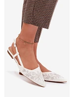 Dámské sandály s výšivkou na ploché bílé model 22039773 - Boto