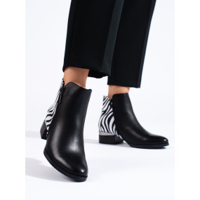 Stylové černé  kotníčkové boty dámské na plochém podpatku
