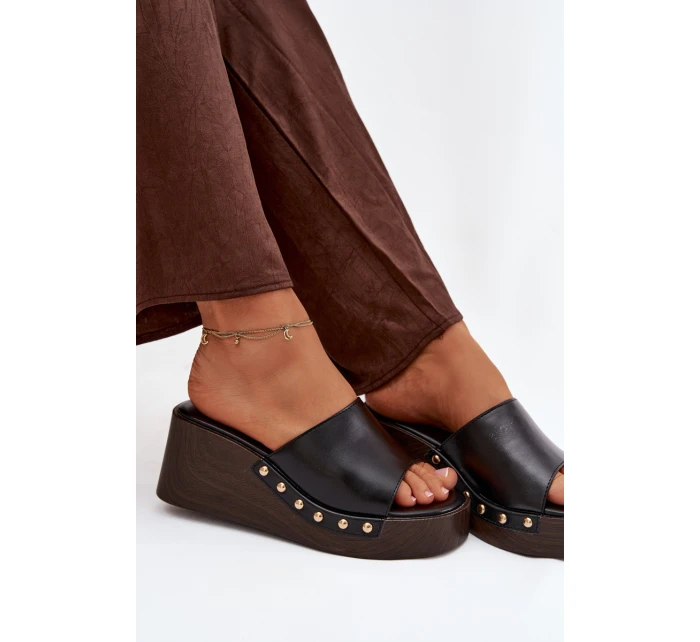 Dámské nazouváky na platformě se zlatými Černé model 21918859 - Boto