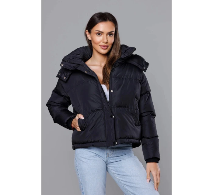 Černá krátká bunda pro přechodné období s kapucí (5M3117-392) Černá krátká bunda pro přechodné období s kapucí (5M3117-392)
