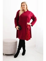 Dámská plus size šaty s ozdobnou z bordová model 21486184 - K-Fashion