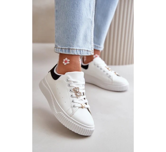 Nízké Tenisky Z Eko Kůže S Přívěsky model 21667696 - Boto Nízké Tenisky Z Eko Kůže S Přívěsky model 21667696 - Boto