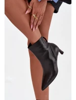 Dámské kotníkové boty z přírodní kůže na podpatku D&A model 21713638 Černé - S.Barski Dámské kotníkové boty z přírodní kůže na podpatku D&A model 21713638 Černé - S.Barski