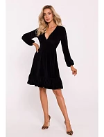 M826 Sametové šaty s výstřihem do V - černé