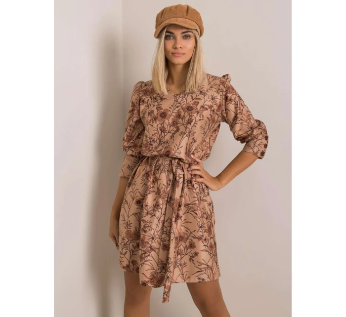 Šaty LK SK model 14832905 světle hnědá - FPrice Šaty LK SK model 14832905 světle hnědá - FPrice