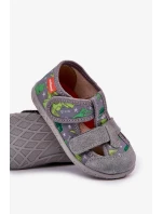 Dětské papuče na suchý zip – šedo-zelené Reathiana (s motivem dinosaurů) Dětské papuče na suchý zip – šedo-zelené Reathiana (s motivem dinosaurů)