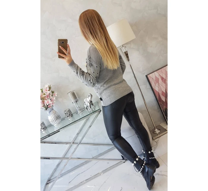 Vánoční svetr s šedým nápisem