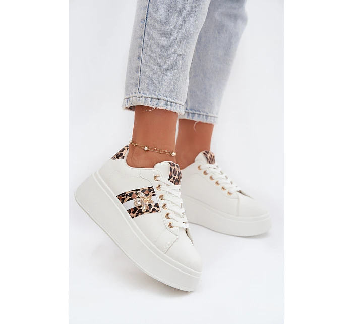Dámské tenisky na platformě s přezkou Bílá leopardí vzor model 21918943 - Boto Dámské tenisky na platformě s přezkou Bílá leopardí vzor model 21918943 - Boto