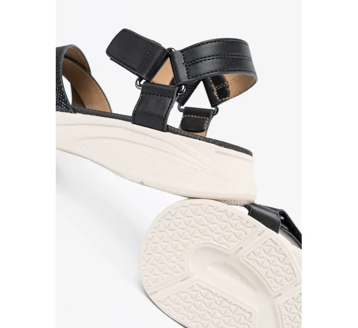 Praktické  sandály černé dámské platforma