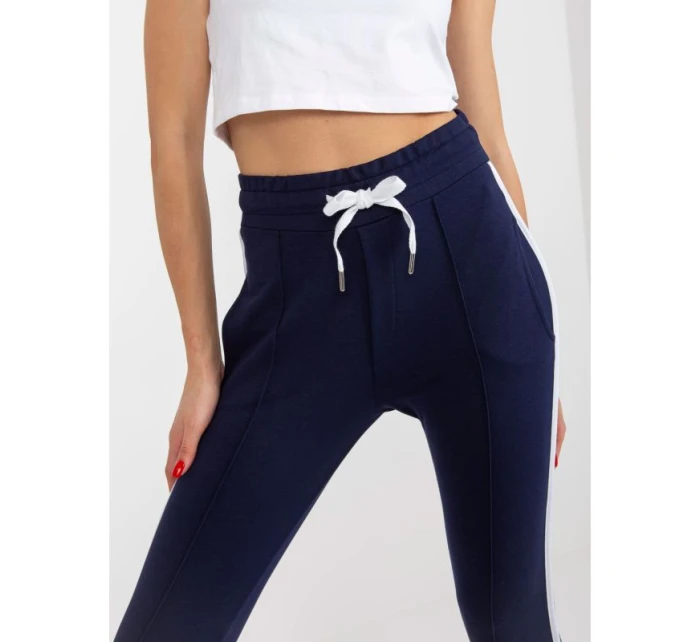 Námořnicky modré základní teplákové kalhoty s lemováním RUE PARIS model 21767862 Námořnicky modré základní teplákové kalhoty s lemováním RUE PARIS model 21767862