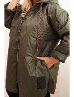 Dámská bunda Plus Size prošívaná s kapucí a nápisem model 21229235 khaki - K-Fashion