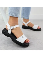 Dámské kožené sandály na hrubé podrážce s motýlím vzorem bílé Filippo DS6811 Dámské kožené sandály na hrubé podrážce s motýlím vzorem bílé Filippo DS6811