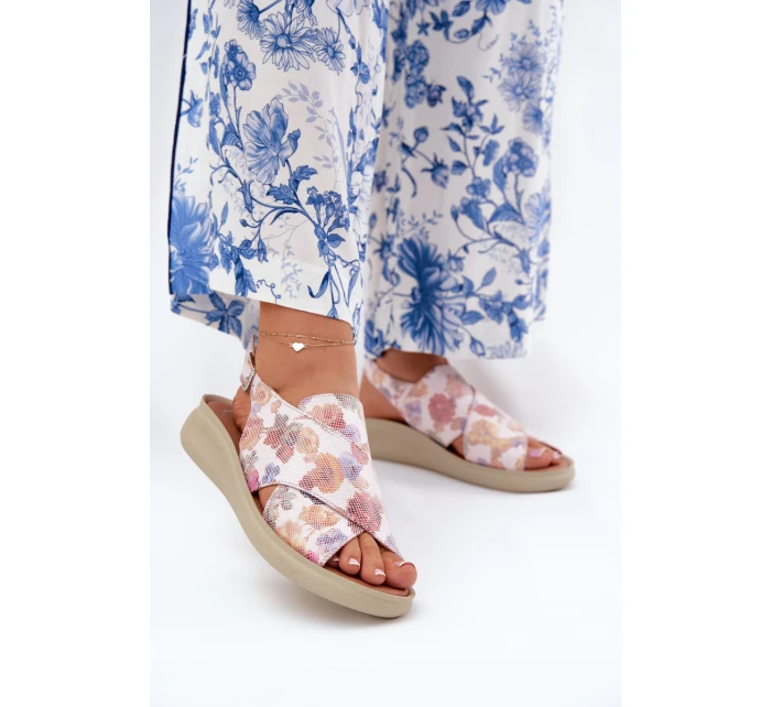 Dámské sandály z eko kůže s květinami multikolor Tosmelia Dámské sandály z eko kůže s květinami multikolor Tosmelia