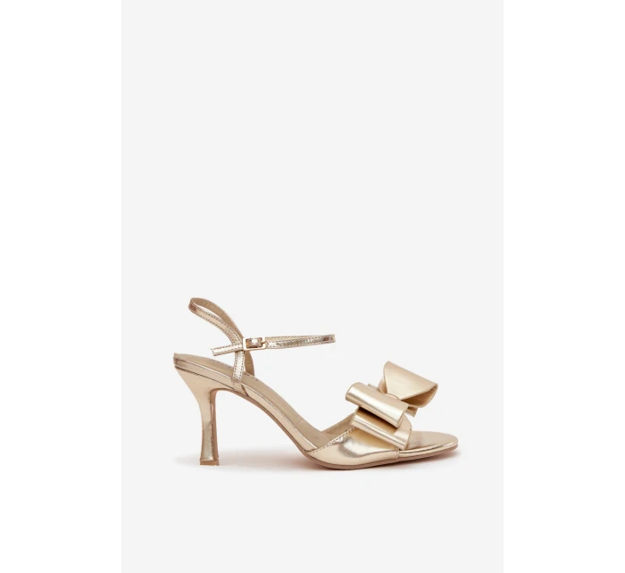 Sandály na podpatku s mašlí zlaté model 21709782 - Boto Sandály na podpatku s mašlí zlaté model 21709782 - Boto