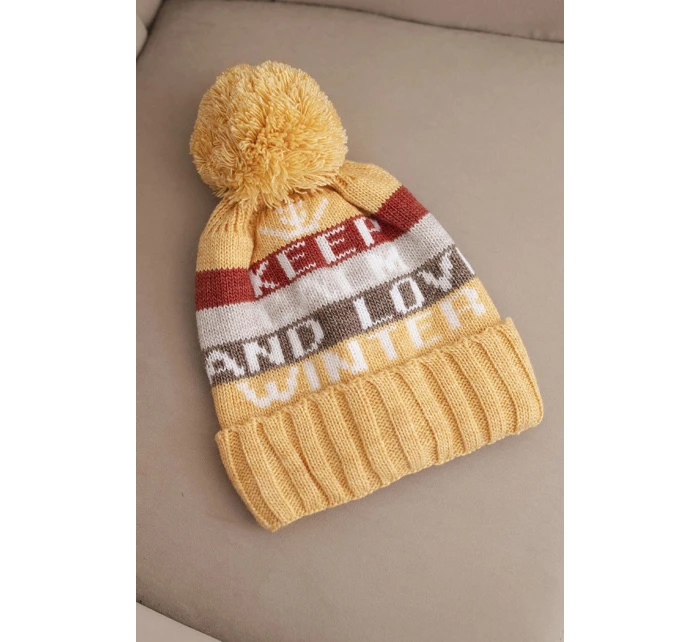 Dámská zimní čepice s vlnou a nápisem s velkým bambulí K422 musardová