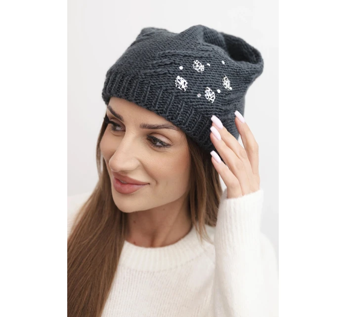 Dámská zimní čepice z vlny s ozdobnými aplikacemi K468 grafitová