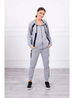 Šedá pruhovaná sportovní souprava Šedá pruhovaná sportovní souprava