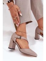 Dámské kožené lodičky na podpatku s ozdobnou sponou Vinceza – šedé Dámské kožené lodičky na podpatku s ozdobnou sponou Vinceza – šedé