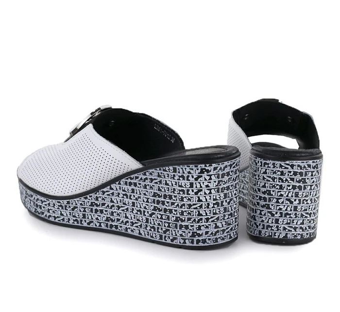 Dámské kožené žabky na platformě bílé S.Barski 7012