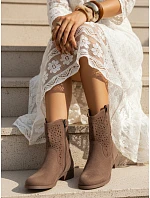 Dámské prolamované kozačky na nízkém podpatku hnědé FashionStreet ZY1432