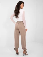 Spodnie IT SP model 21895911 ciemny bezowy - FPrice Spodnie IT SP model 21895911 ciemny bezowy - FPrice