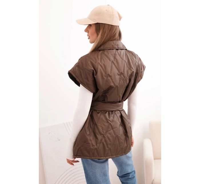 Dámská prošívaná vesta s páskem a širokým límcem hnědá