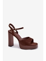 Dámské sandály na podpatku a platformě z eko semiše čokoládové model 21943409 - Boto