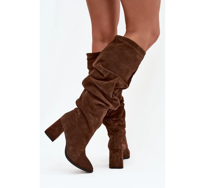 Dámské zateplené kozačky na podpatku s mačkanou holení Zazoo – hnědé, pravý semiš Dámské zateplené kozačky na podpatku s mačkanou holení Zazoo – hnědé, pravý semiš