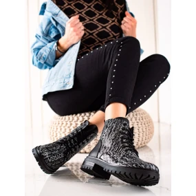 Originální  kotníčkové boty dámské černé na plochém podpatku