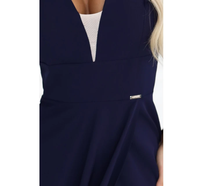 Elegantní maxi šaty s hlubokým výstřihem a rozparkem na nohou tmavě modré model 21861000 - numoco