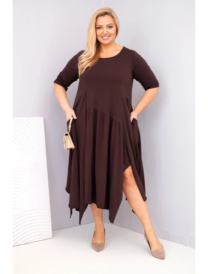 Dámská bavlněná model 21881287 Plus Size s asymetrickým lemem hnědá - K-Fashion