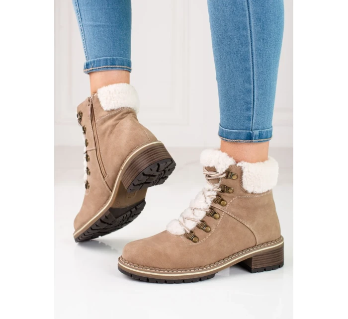 Trendy dámské hnědé kotníčkové boty na plochém podpatku Trendy dámské hnědé kotníčkové boty na plochém podpatku