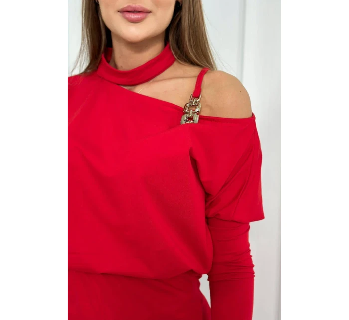 Šaty se zdobením na ramenou červené