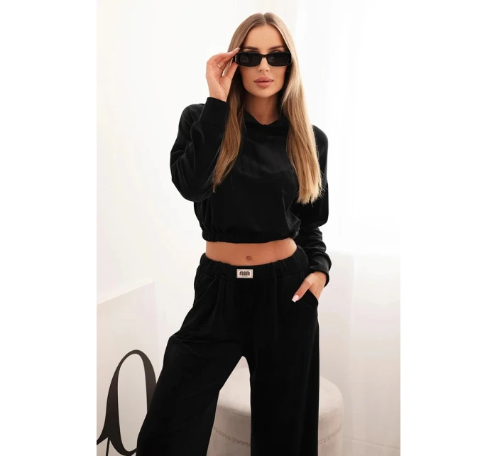 Dámský velurový komplet tepláků se širokými nohavicemi a mikinou s kapucí černý Dámský velurový komplet tepláků se širokými nohavicemi a mikinou s kapucí černý