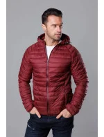 Pánská prošívaná bunda ve vínové bordó barvě s kapucí model 18345044 - J.STYLE Pánská prošívaná bunda ve vínové bordó barvě s kapucí model 18345044 - J.STYLE