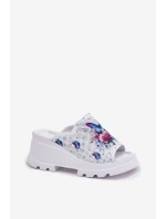 Dámské Kožené Sandały Na Klínu Artiker model 21695578 Bílé - Boto Dámské Kožené Sandały Na Klínu Artiker model 21695578 Bílé - Boto