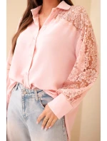 Dámská viskózová košile s krajkovými rukávy a límečkem pudrově růžová Dámská viskózová košile s krajkovými rukávy a límečkem pudrově růžová