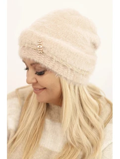 Dámská zimní čepice huňatá s perlami a ozdobným vzorem béžová