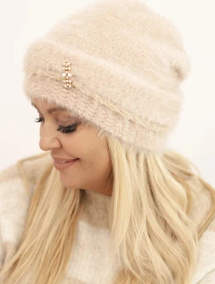 Dámská zimní čepice model 21441686 s perlami a ozdobným vzorem béžová - K-Fashion