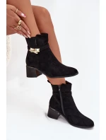 Dámské kotníkové boty Sarona na klinek se zlatou ozdobou – černé Dámské kotníkové boty Sarona na klinek se zlatou ozdobou – černé