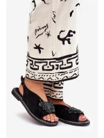 Dámské sandály na plochém podpatku s ozdobou černé model 21686832 - Boto Dámské sandály na plochém podpatku s ozdobou černé model 21686832 - Boto