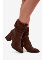 Dámské zateplené kotníkové boty z přírodního semiše se řasením – čokoládové Dámské zateplené kotníkové boty z přírodního semiše se řasením – čokoládové