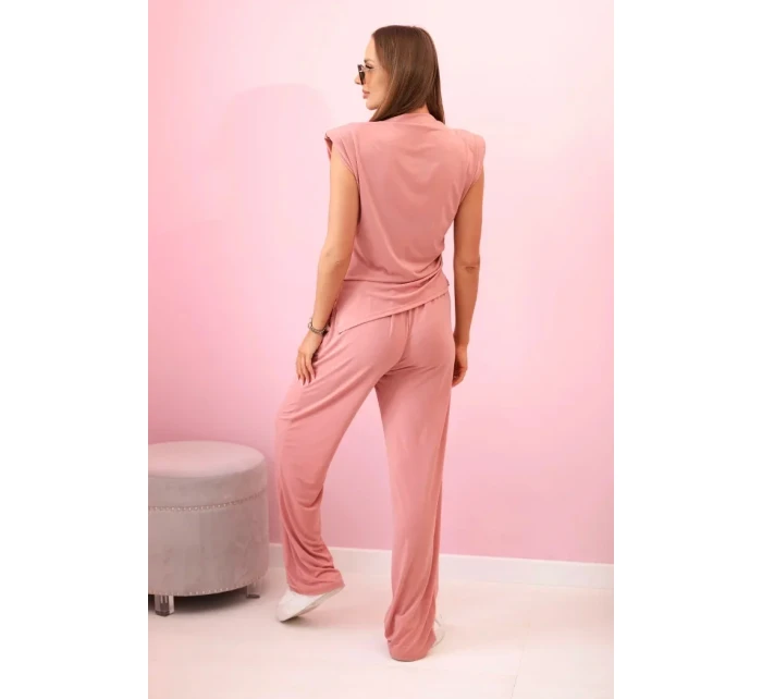 Elegantní dámský komplet s širokými nohavicemi a halenkou s volánky tmavě růžová Elegantní dámský komplet s širokými nohavicemi a halenkou s volánky tmavě růžová