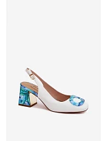 Kožené dámské sandály na podpatku s přezkou D&A model 22100330 bílé - S.Barski Kožené dámské sandály na podpatku s přezkou D&A model 22100330 bílé - S.Barski