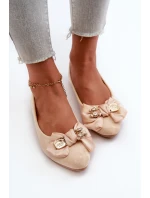 Dámské lodičky z ekologického semiše s mašlí a broží v jemně béžové barvě Satris
