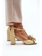 Kožené sandály na podpatku s ozdobou Laura Messi 2758 béžové
