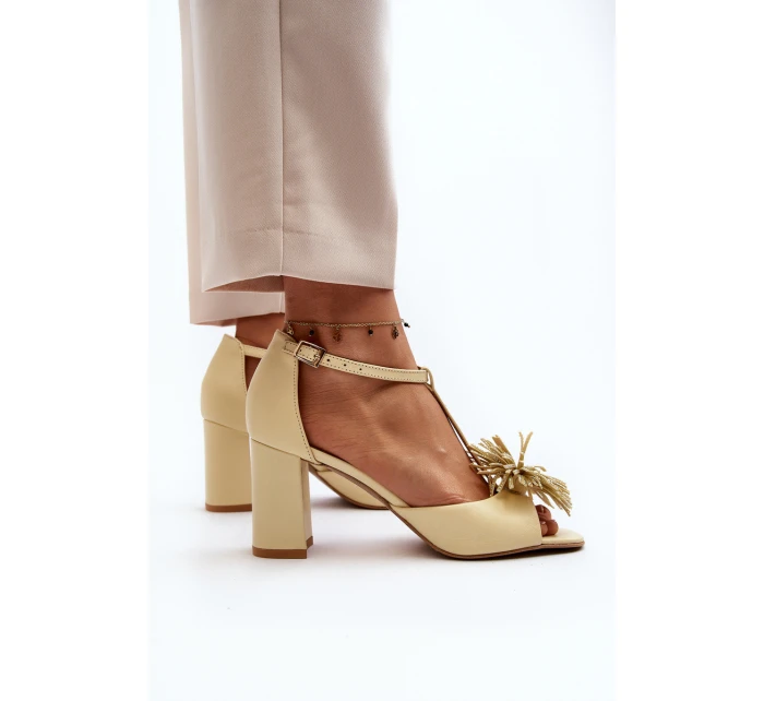 Kožené sandály na podpatku s ozdobou Laura Messi 2758 béžové