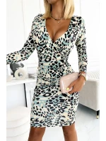 Vypasované dámské šaty se zeleným panteřím vzorem, přeloženým obálkovým výstřihem a dlouhými rukávy 387-3