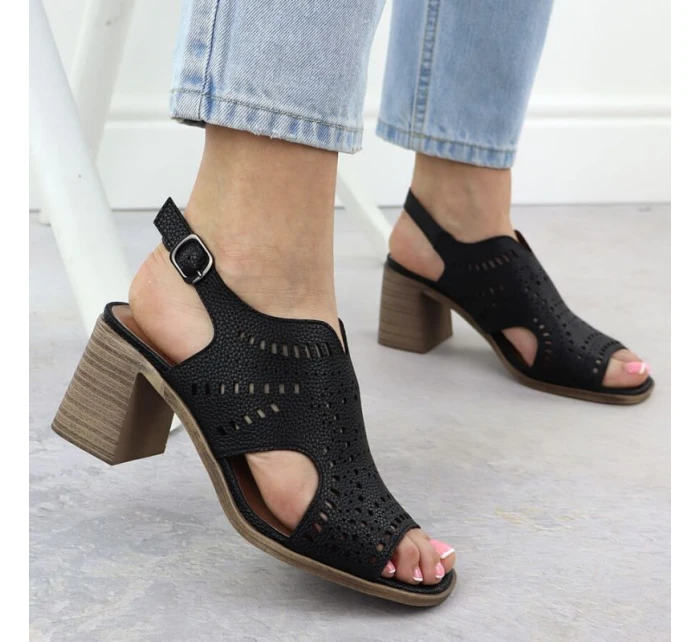 Dámské ažurové sandály na podpatku černé Jezzi 24125