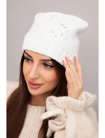 Dámská zimní čepice s ozdobným květinou a zirkony K400 bílá